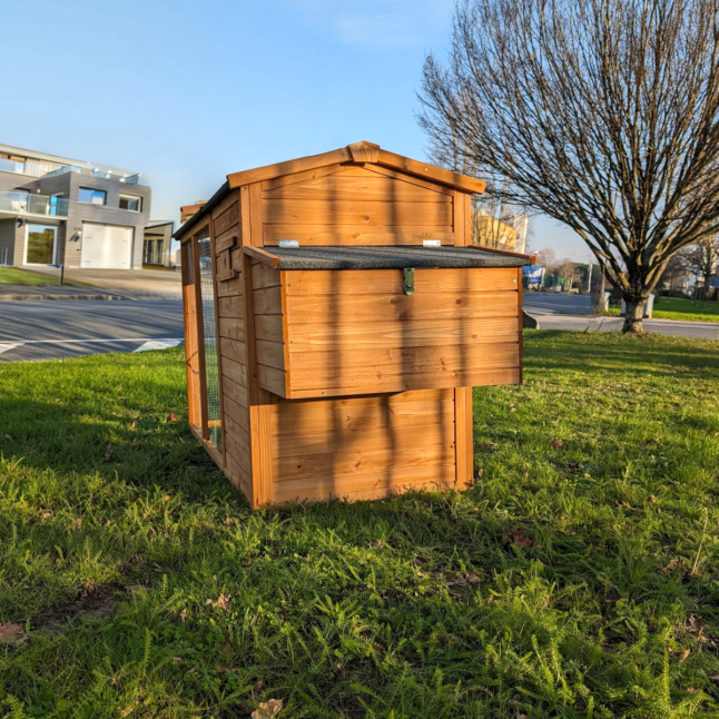 Poulailler Toit Renforcé M toit plastique 6 à 8 poules